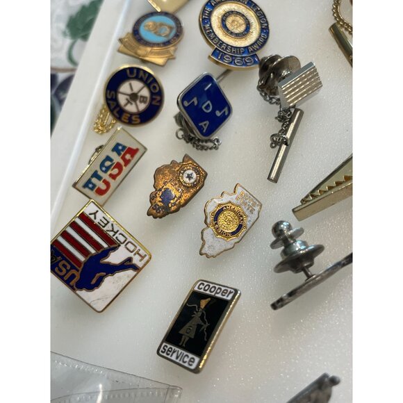 Vintage Collectible Pin & Fob Lot - Military Union Figural Awards & More Assorte - Picture 3 of 16